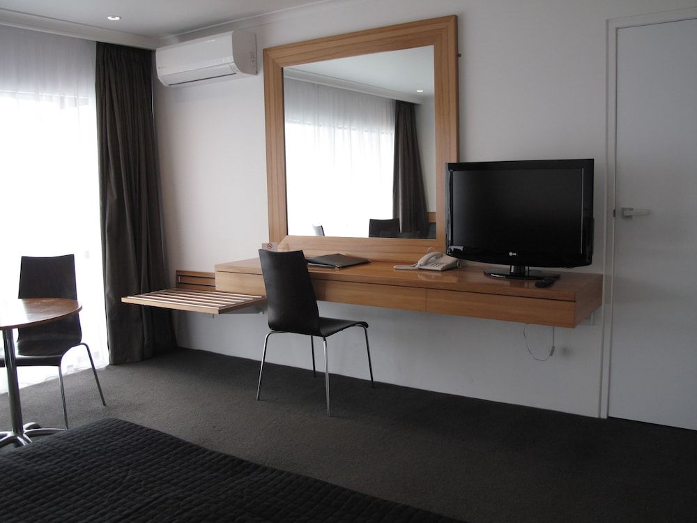 Auto Lodge Motor Inn Kitchen Studio 5