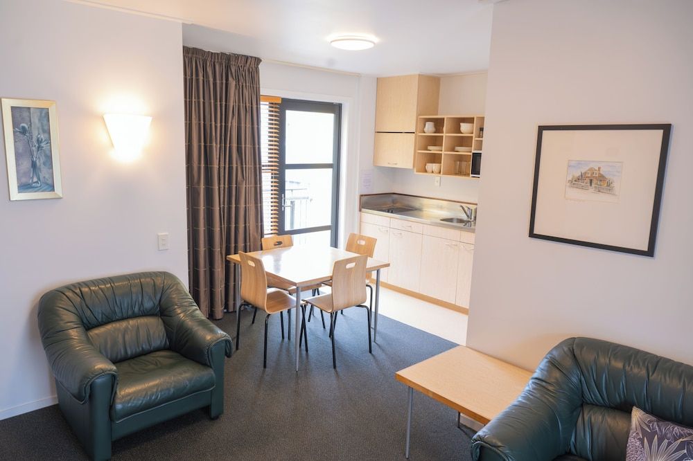 Victoria Court Motor Lodge Apartment, 2 Bedrooms (1 Queen and 2 Single beds) 6