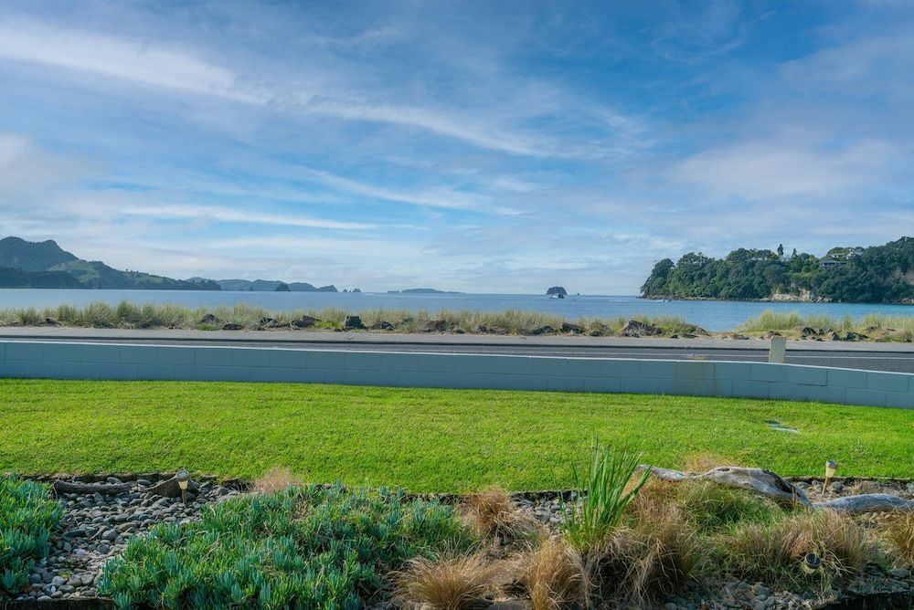 Waterfront Apartments Whitianga Ground Floor Two Bedroom with Full Kitchen and Sea View 3