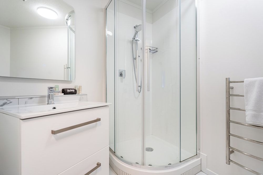 Waterfront Apartments Whitianga First Floor Studio with Kitchenette and Sea View 8