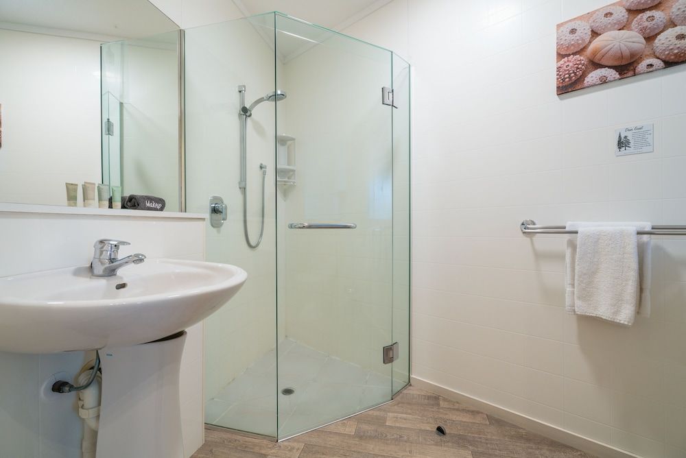 Waterfront Apartments Whitianga First Floor Studio with Kitchenette and Sea View 7