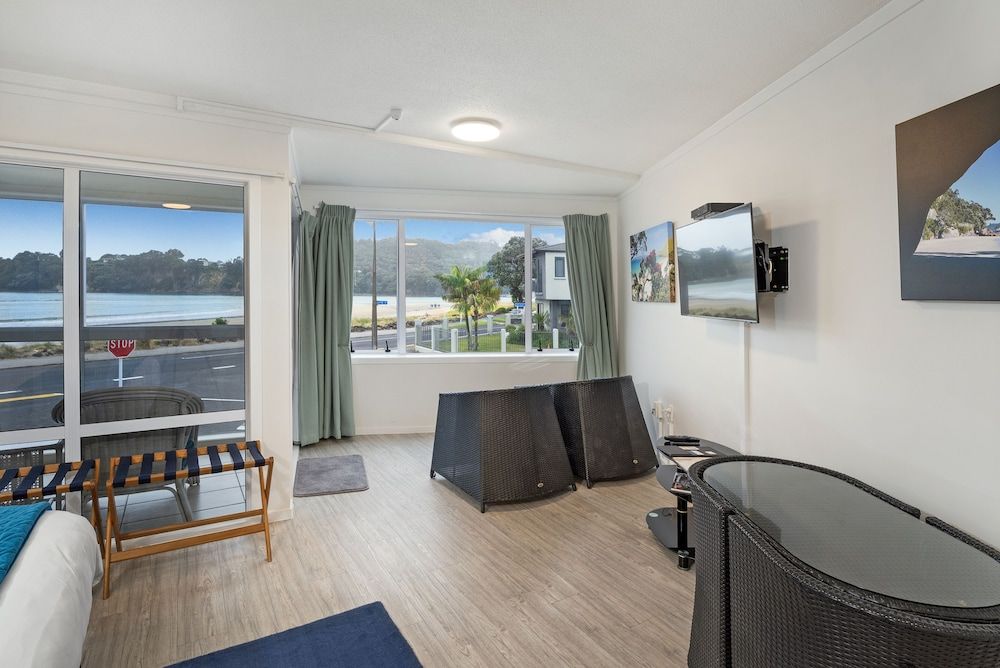 Waterfront Apartments Whitianga First Floor Studio with Kitchenette and Sea View 9