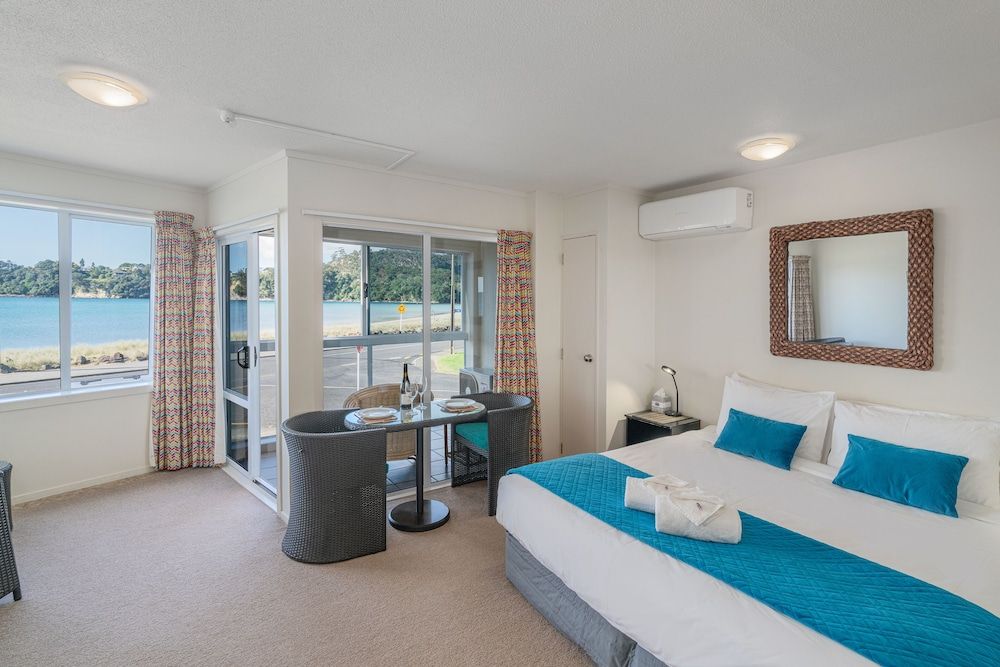 Waterfront Apartments Whitianga First Floor Studio with Kitchenette and Sea View 2
