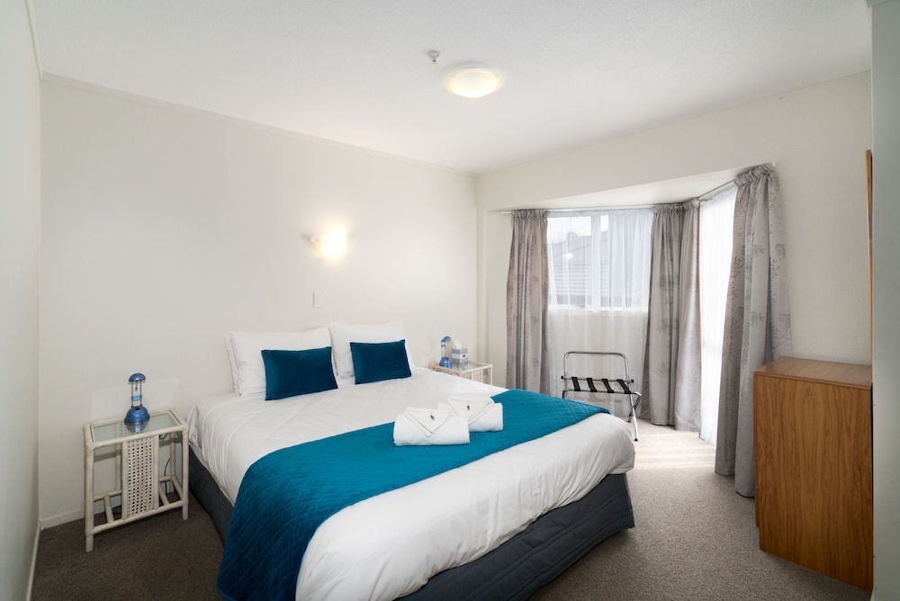 Waterfront Apartments Whitianga Ground Floor Two Bedroom with Full Kitchen and Sea View 2