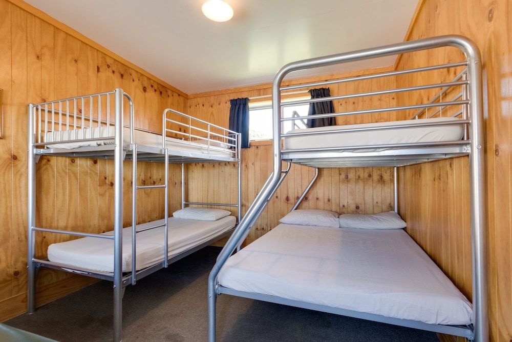 Bunk Cabin 5 Berth (Bed linen & Cooking Utensils not included)