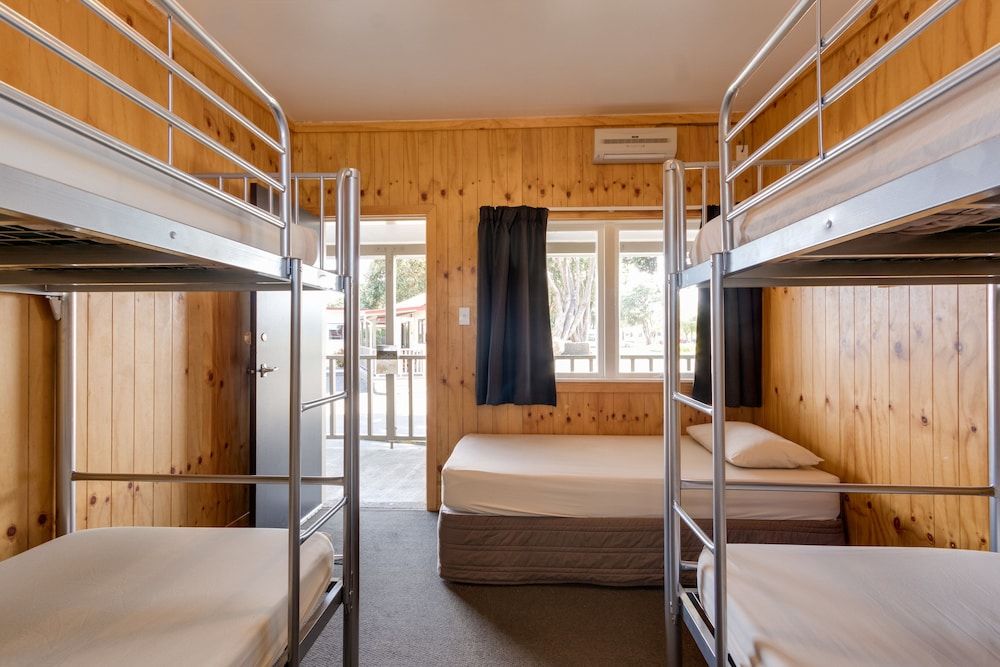 Bunk Cabin 5 Berth (Bed linen & Cooking Utensils not included)