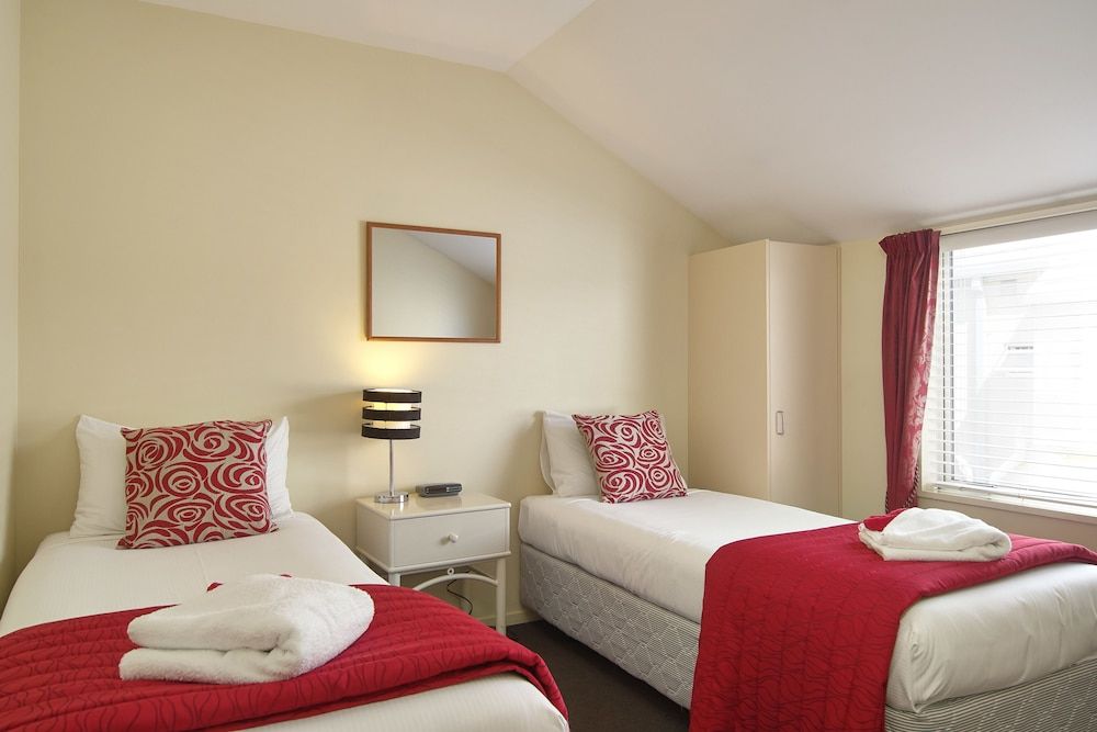 Family Suite 1 Bedroom Non Smoking Kitchen (Family Unit)