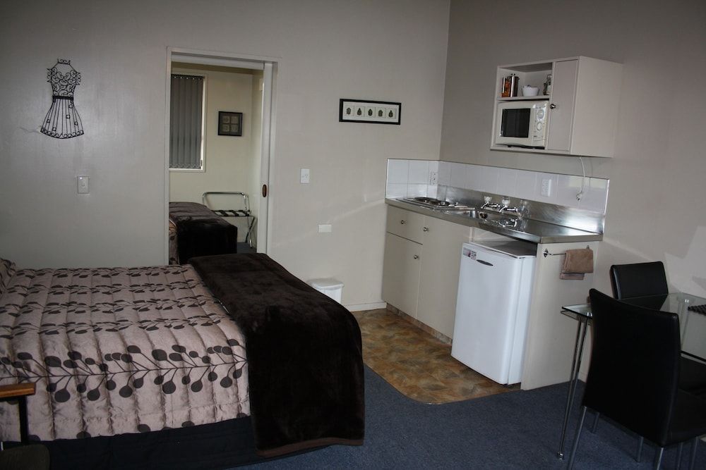 Ashbury Park Motel Standard Suite, 1 Bedroom, Non Smoking, Kitchenette (Option C) 4