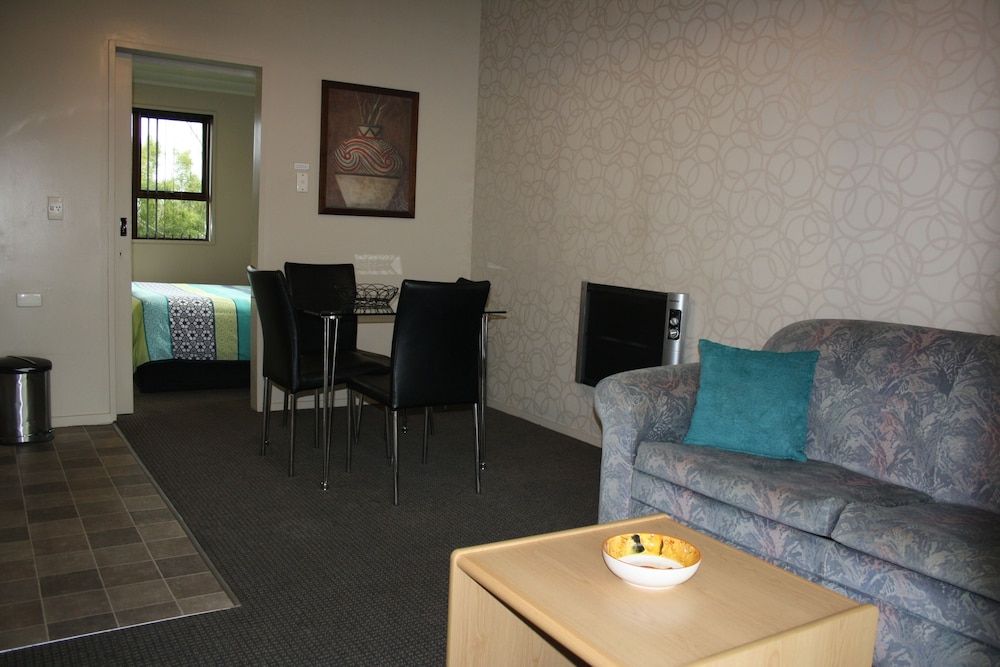 Ashbury Park Motel Family Room (Two Units with Connecting Door) 4