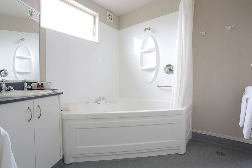 Homestead Villa Motel Deluxe Apartment, 1 Bedroom, Jetted Tub 3