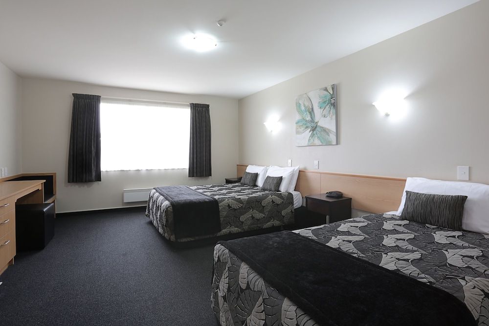 Homestead Villa Motel Family Apartment, 2 Bedrooms, Kitchen 2