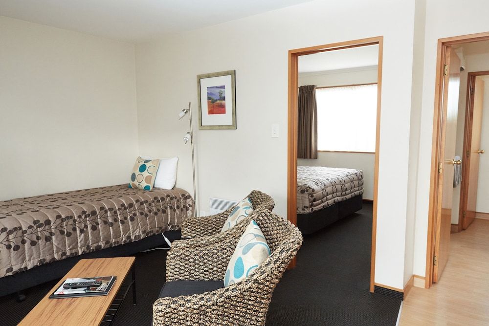Admiral Court Motel & Apartments Standard Room, 1 Bedroom, Non Smoking, Kitchenette (King Bed)