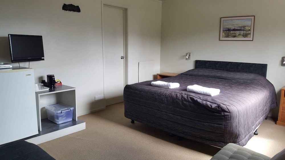 Ruapehu Mountain Motel & Lodge Standard Room, 1 Queen Bed, Ensuite 4
