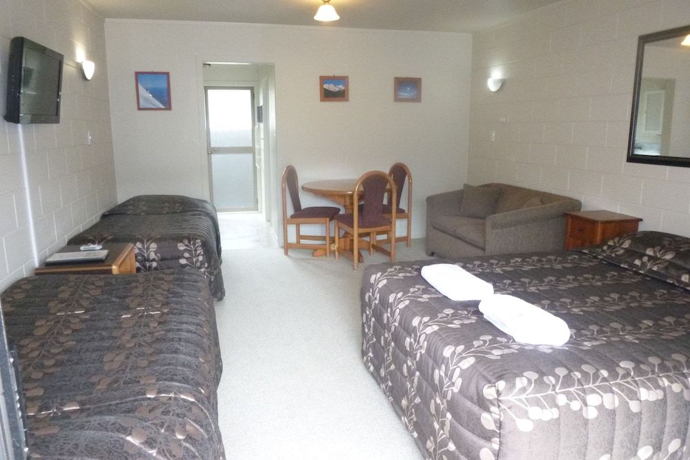Ruapehu Mountain Motel & Lodge Standard Room, Ensuite 3