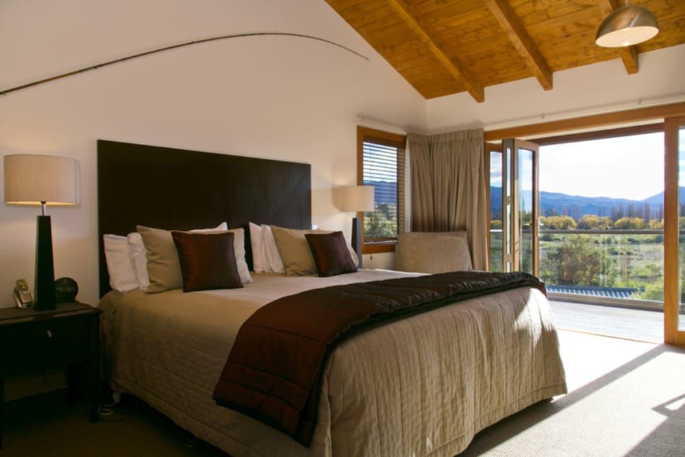 Tongariro Lodge Deluxe Villa, 4 Bedrooms 2