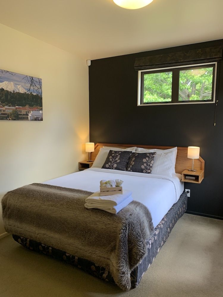 Snowhaven Deluxe Studio, Mountain View (Budget Studio Apartment)