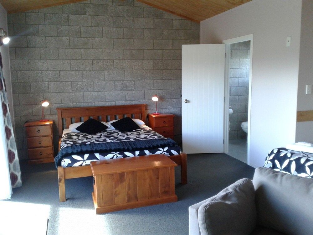 Standard Studio, Accessible