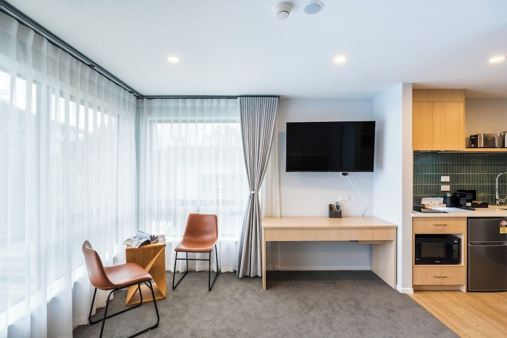 Takapuna International Motor Lodge Premium Studio, 1 King Bed, Kitchen 7