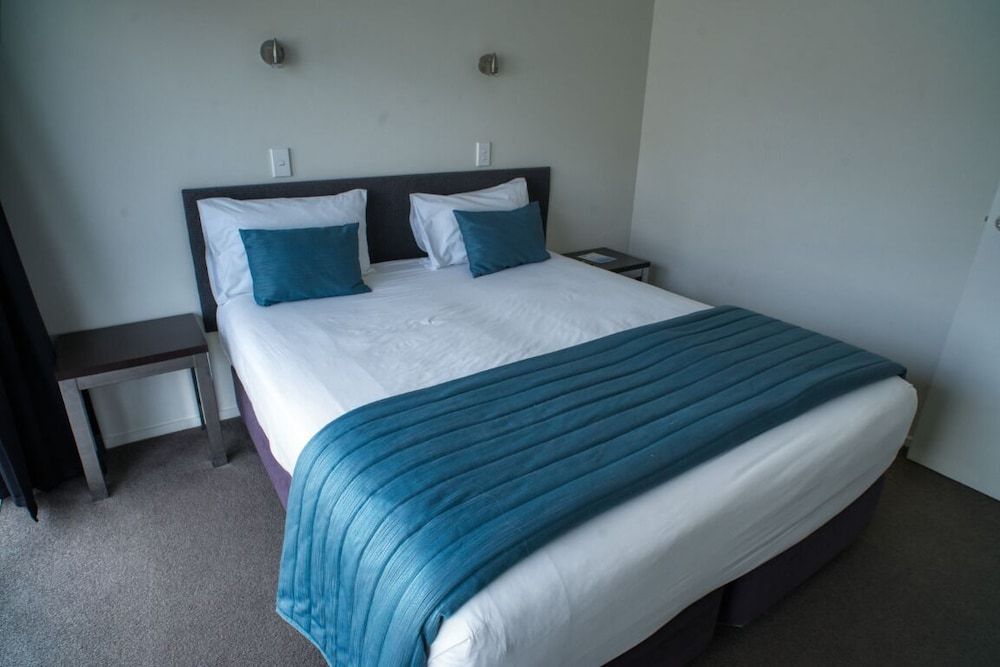 Aveda Motor Lodge Executive Suite, 2 Bedrooms, Non Smoking, Kitchenette (Spa Apartment) 2