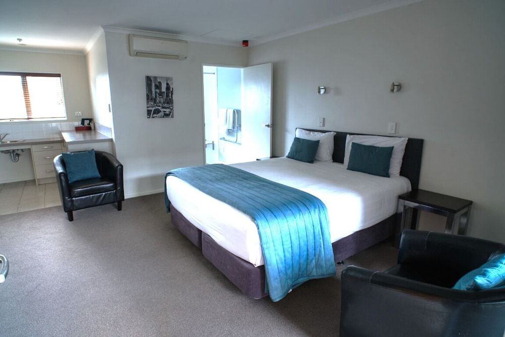 Aveda Motor Lodge Executive Studio, Non Smoking, Kitchenette 4