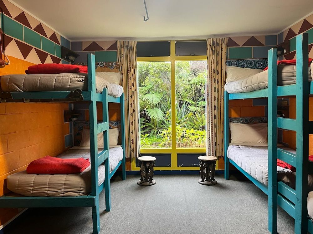 Global Village Backpackers 6 Bed Private Room