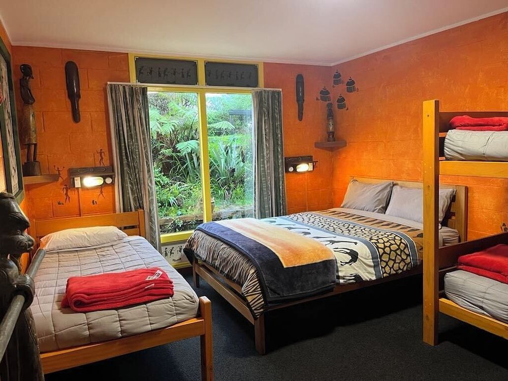Global Village Backpackers 4 Bed Private Room 2