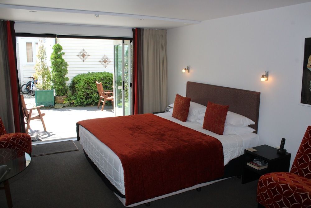 Executive Studio Unit