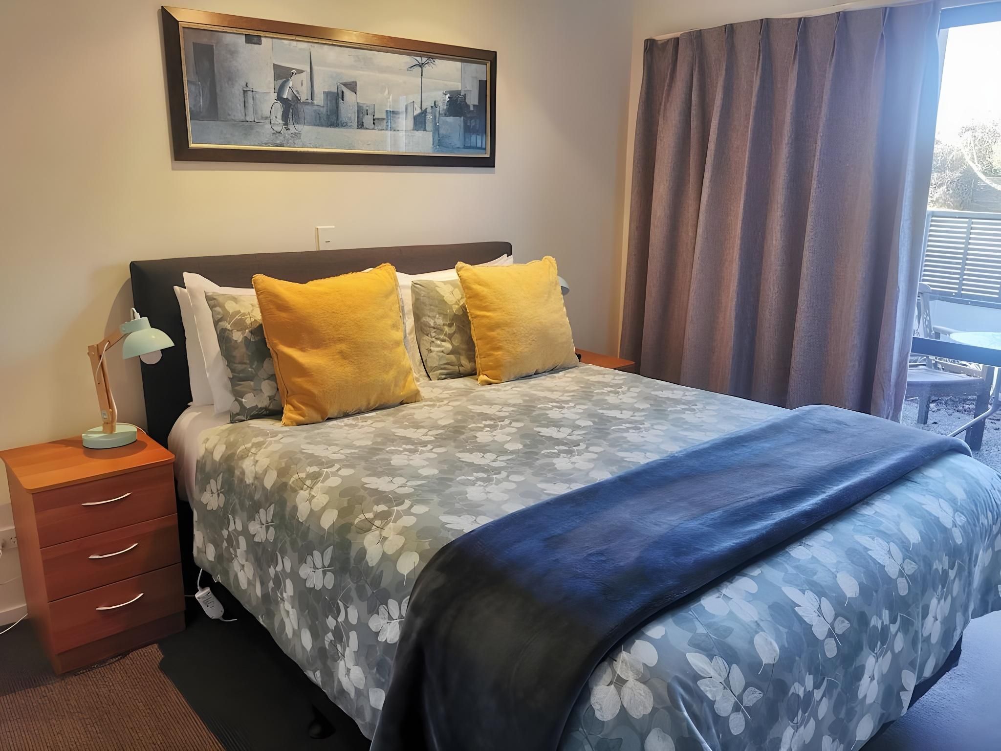 Standard Suite,2 Bedrooms,Kitchen (Units)