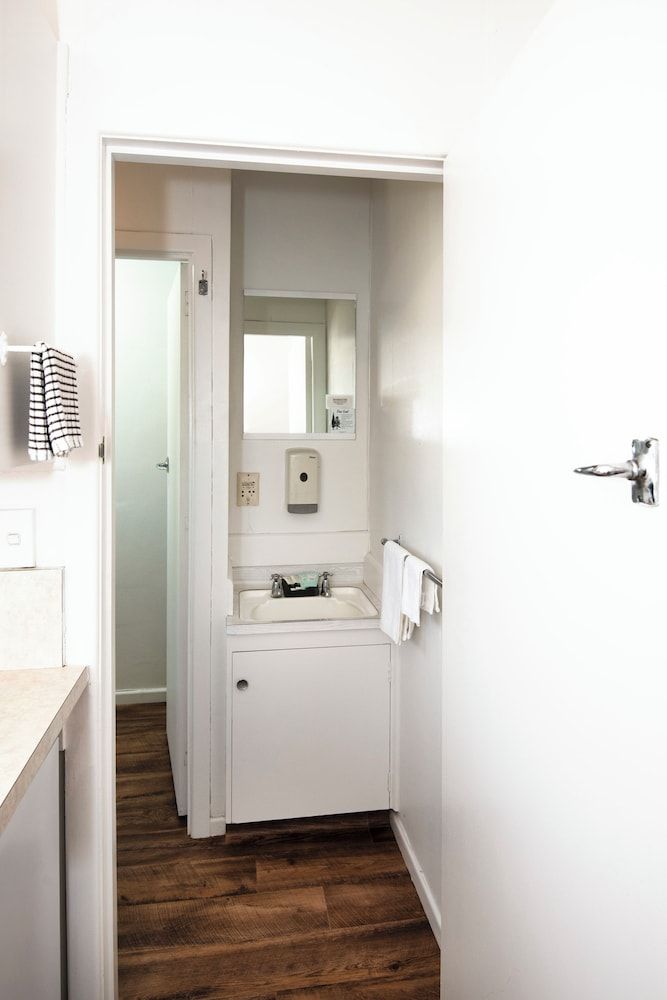 Sundowner Spanish Lady Motel Standard Apartment, 2 Bedrooms 4