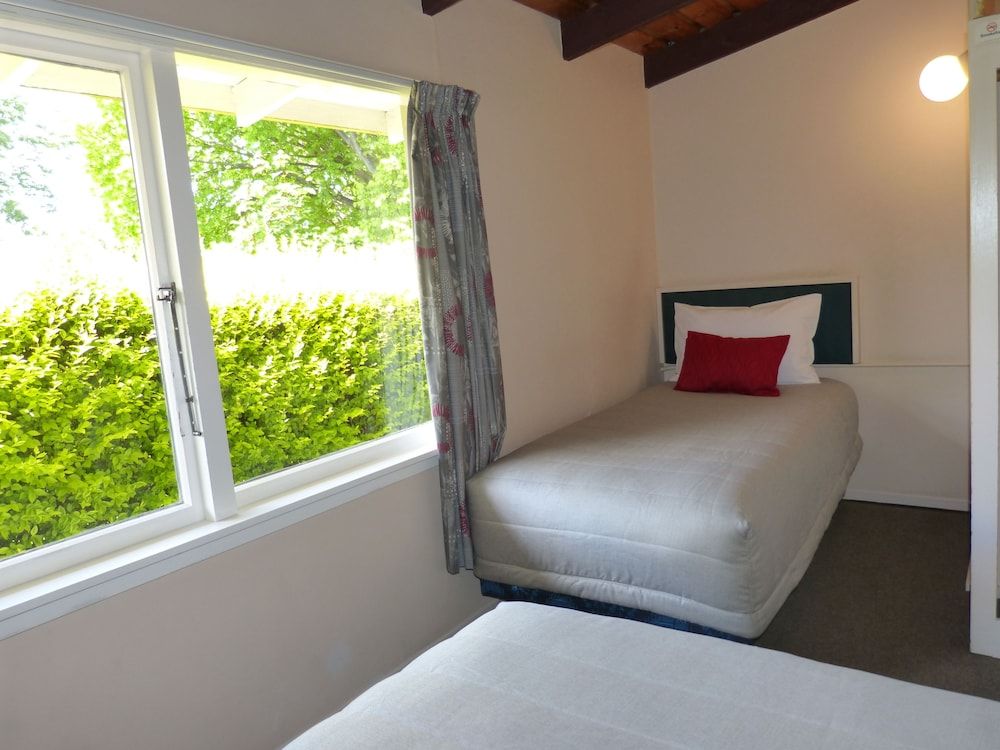 Spa Lodge Motel One Bedroom Apartment Downstairs 3