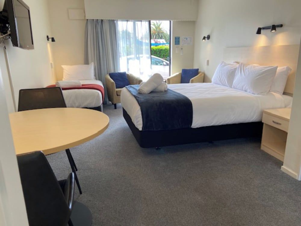 Balmoral Motel Twin Studio 3