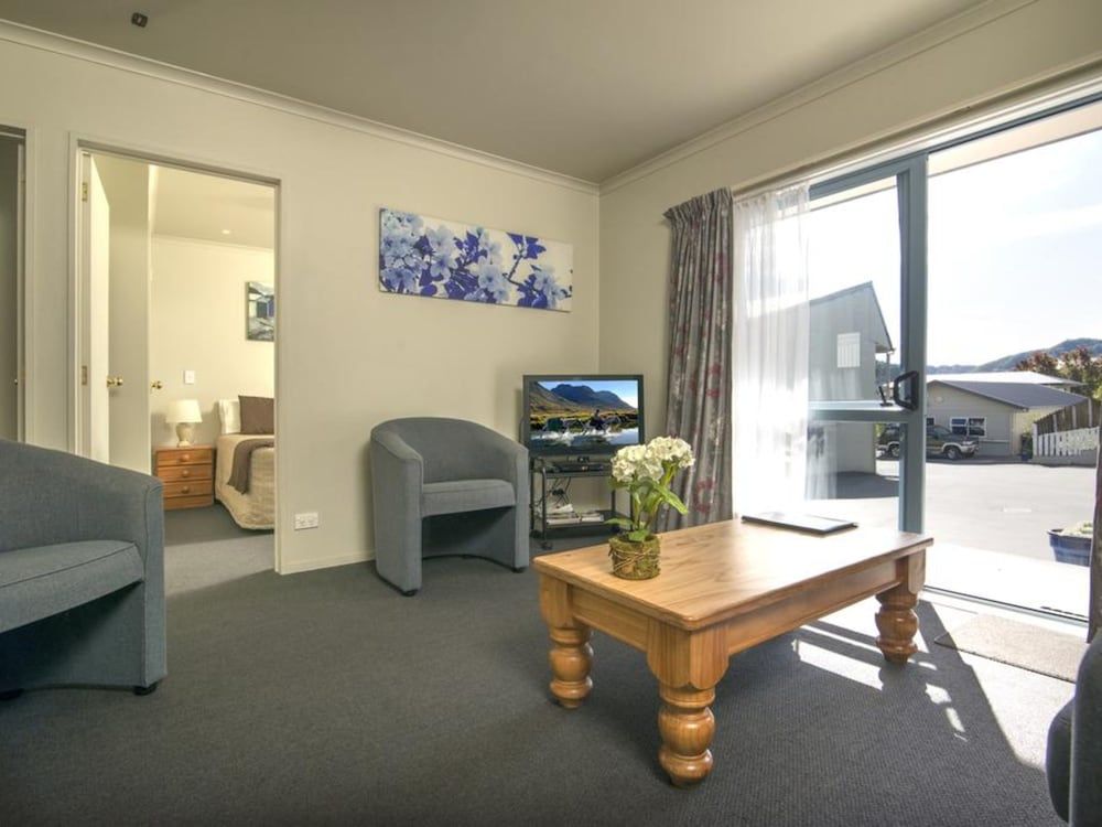 Aldan Lodge Motel 2 Bedroom Suite 3