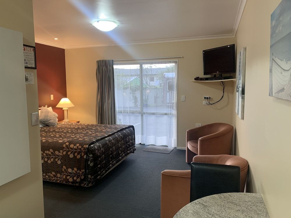 Aldan Lodge Motel Queen Studio 3