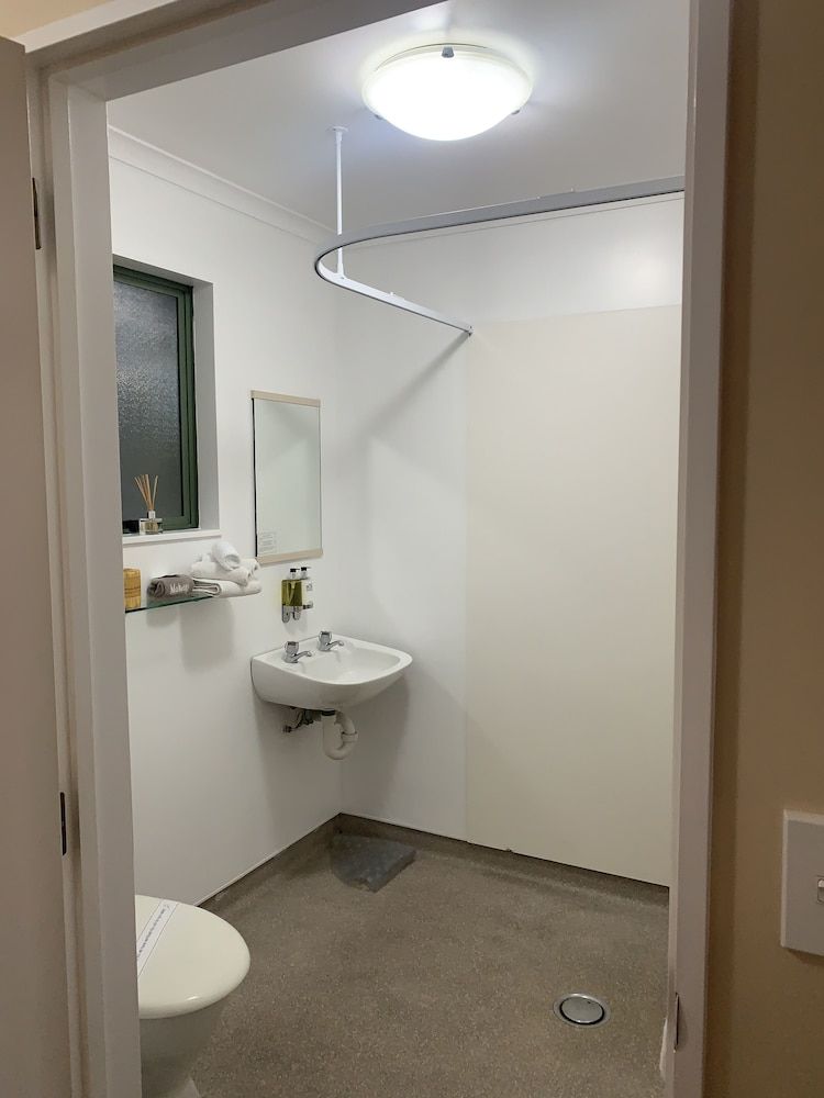 Aldan Lodge Motel Queen Studio 8