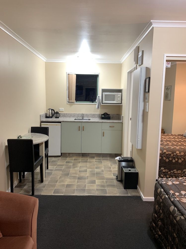 Aldan Lodge Motel Queen Studio 9