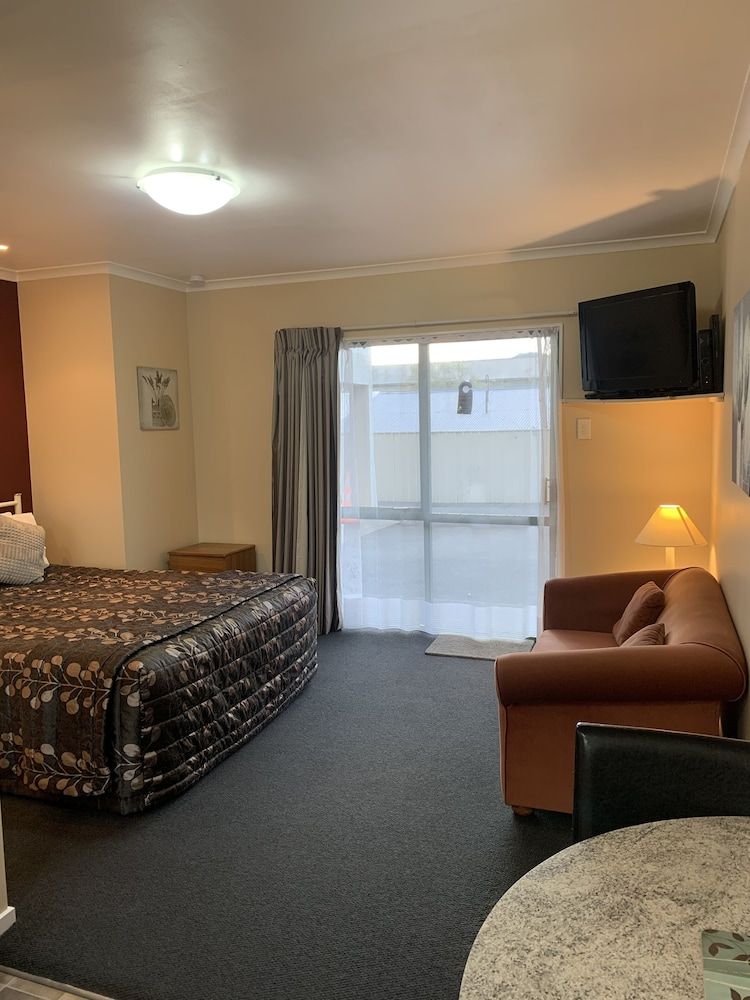 Aldan Lodge Motel Queen Studio 4