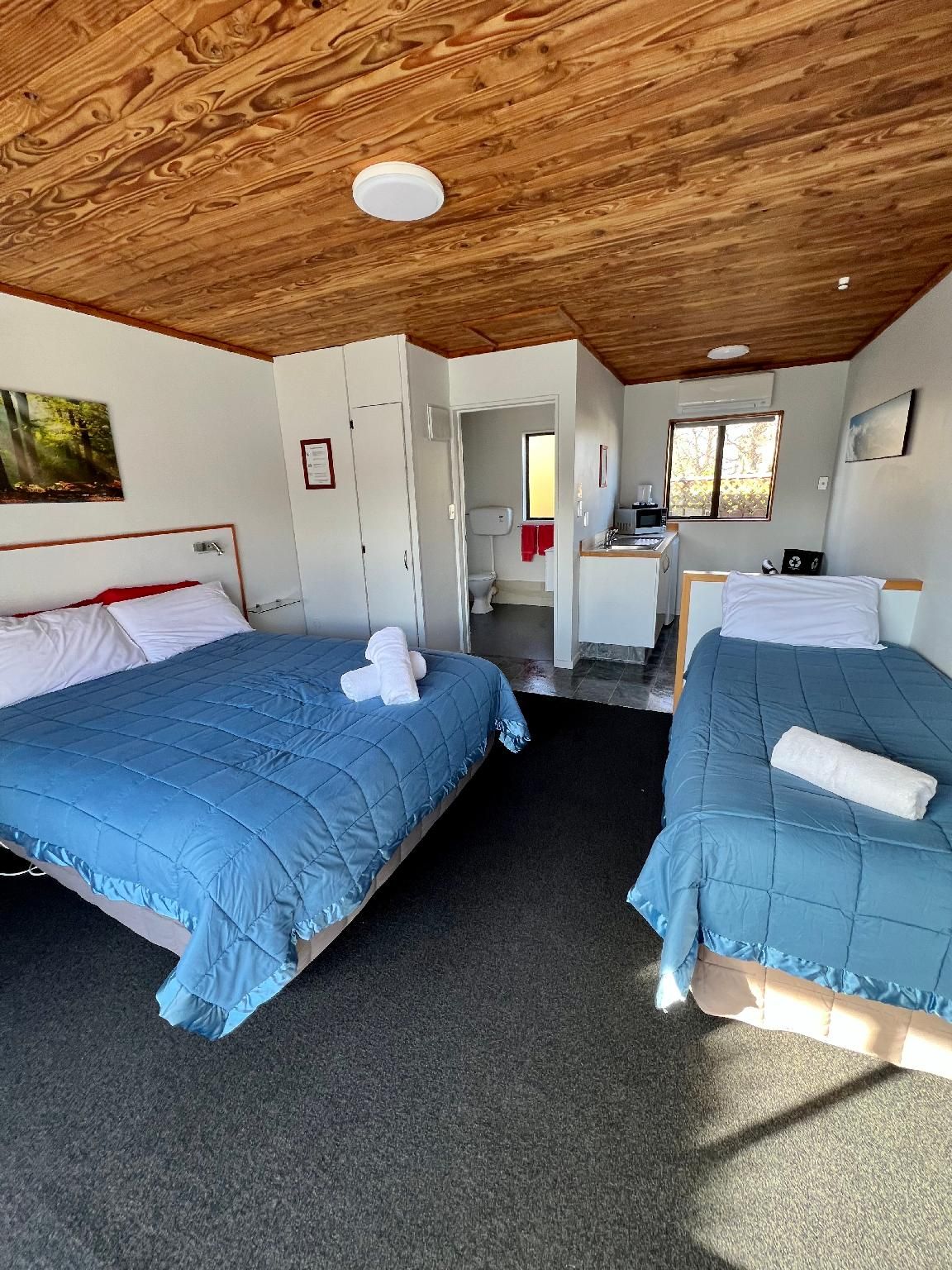 Pinewood Motels Studio Unit No. 6 (Twin)