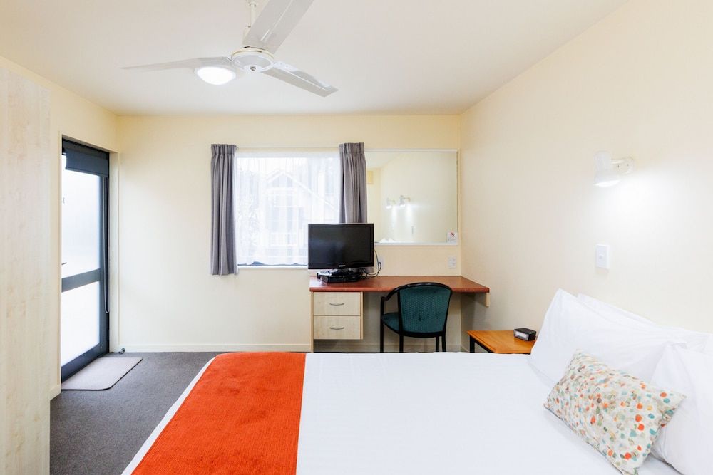 Standard Studio, Non Smoking, Kitchenette (Queen Studio)