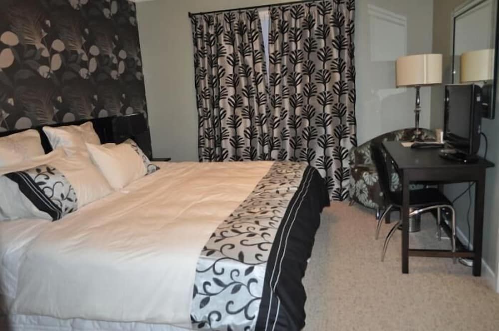 Standard Room, Non Smoking, Shared Bathroom (Twin King Singles)