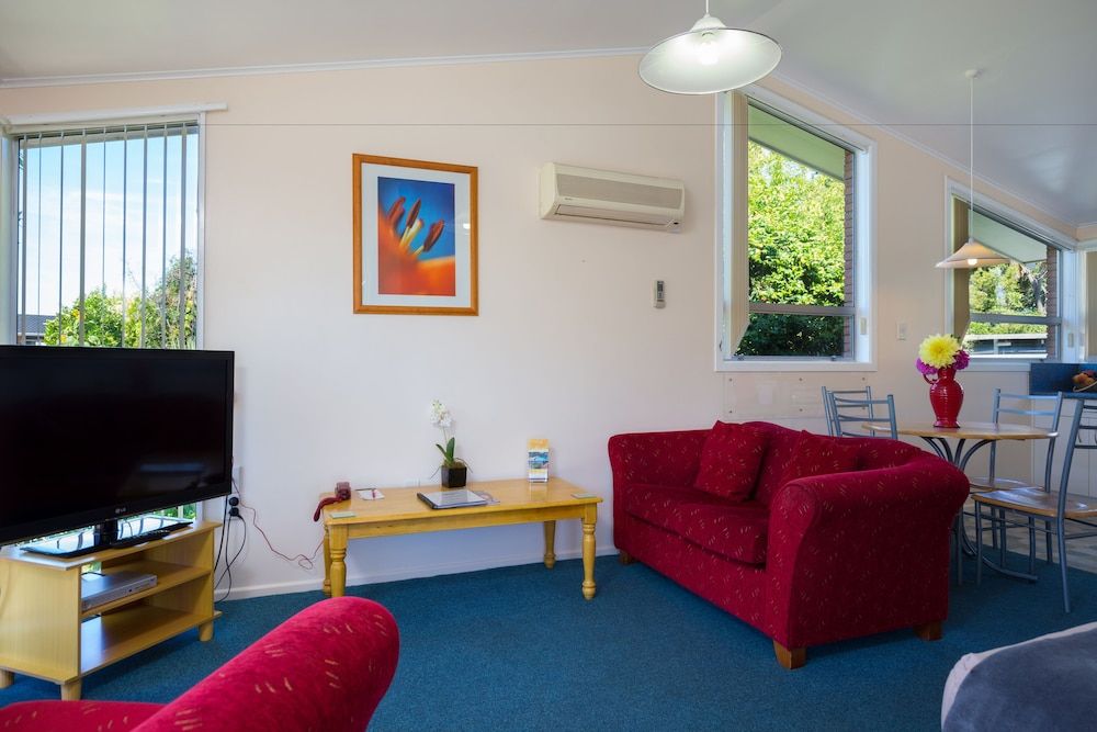 Middle Park Motel Family One Bedroom Spa Bath 5