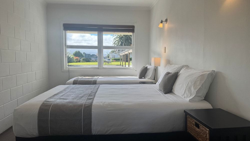 Bristol Motel Family Suite, 2 Bedrooms, Non Smoking, Kitchen (Family Unit) 2