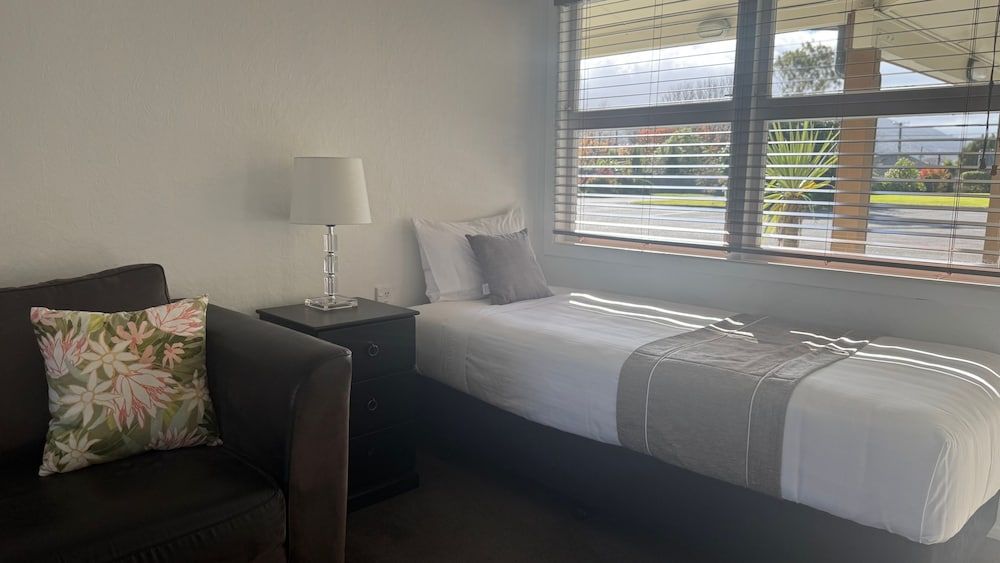 Bristol Motel Family Suite, 2 Bedrooms, Non Smoking, Kitchen (Family Unit) 3