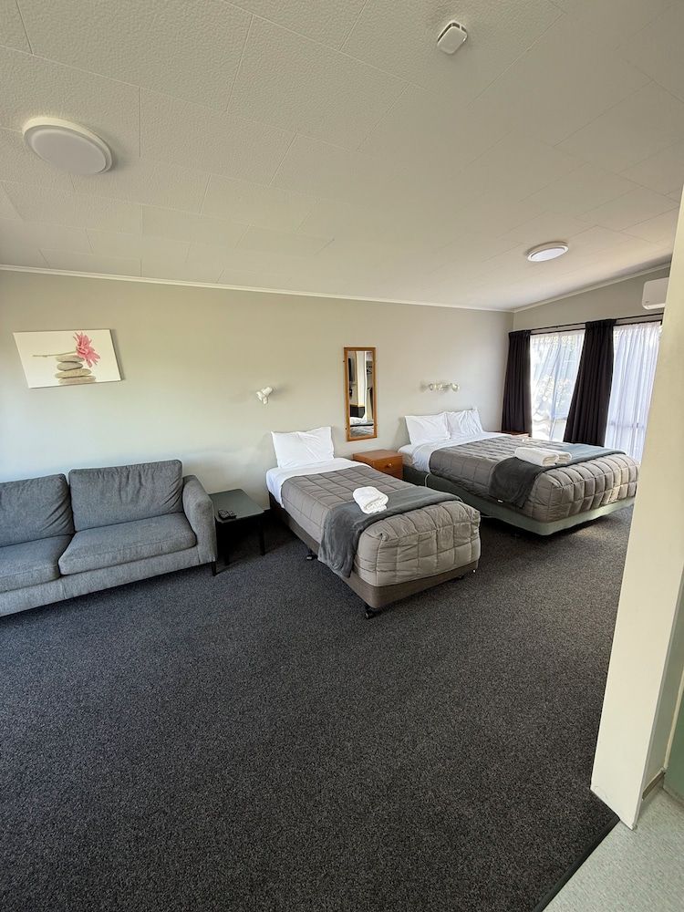 Sundowner Motel Queen Studio 2