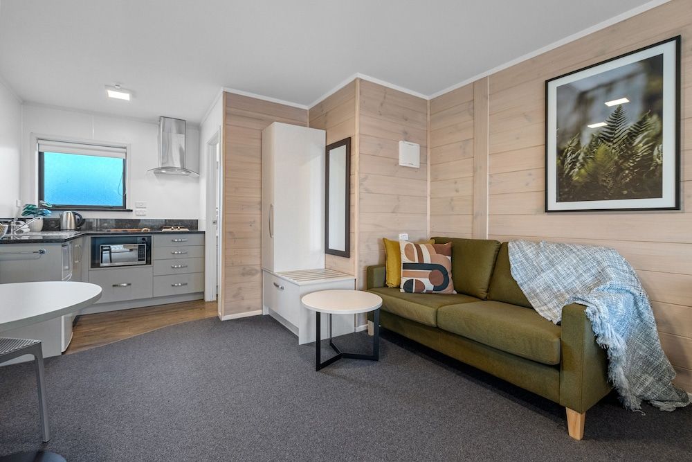 Tasman Holiday Parks- Rotorua Motel Studio Deluxe - Poolside 6