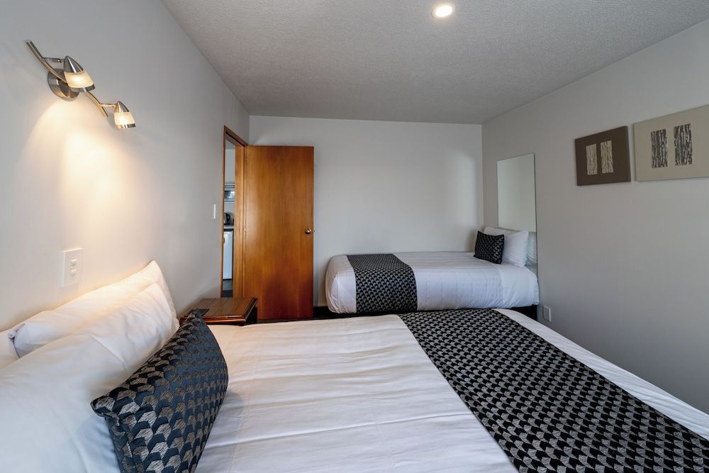 ASURE Highpark Motor Inn One Bedroom Apartment
