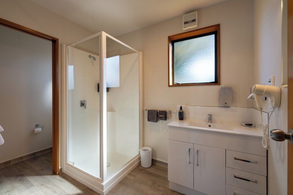 ASURE Highpark Motor Inn Two Bedroom Apartment 8