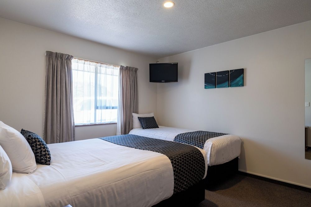 ASURE Highpark Motor Inn Two Bedroom Apartment 3