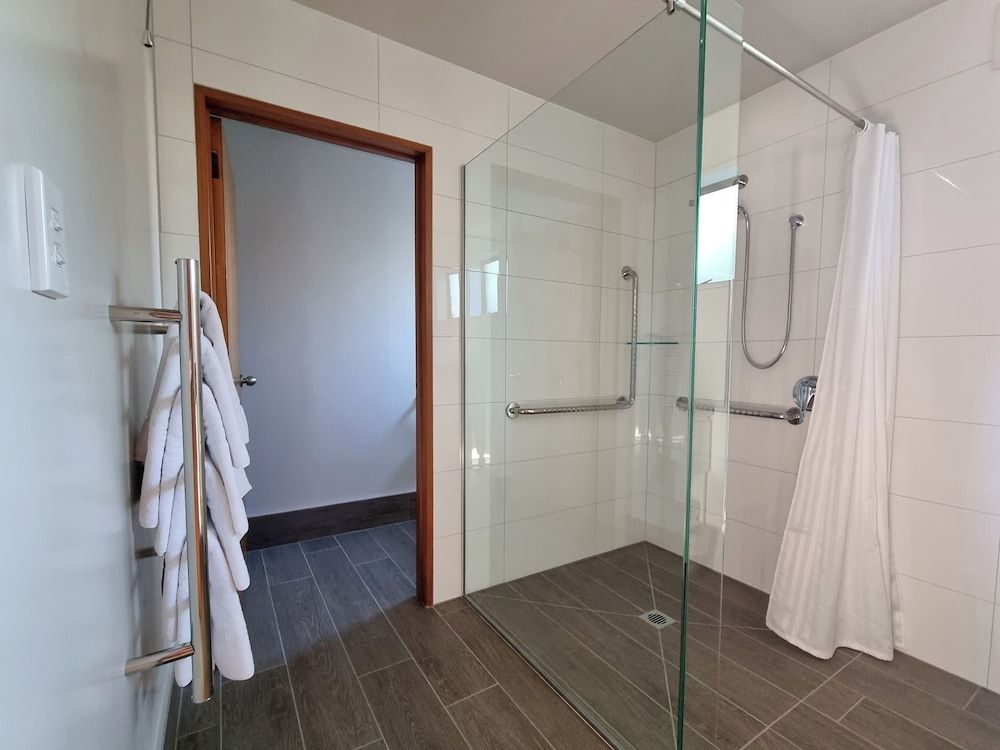 ASURE Highpark Motor Inn Two Bedroom Accessible Shower 3