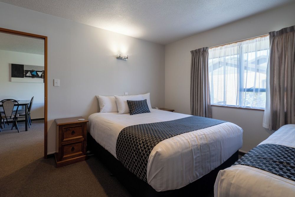 ASURE Highpark Motor Inn Two Bedroom Apartment 5