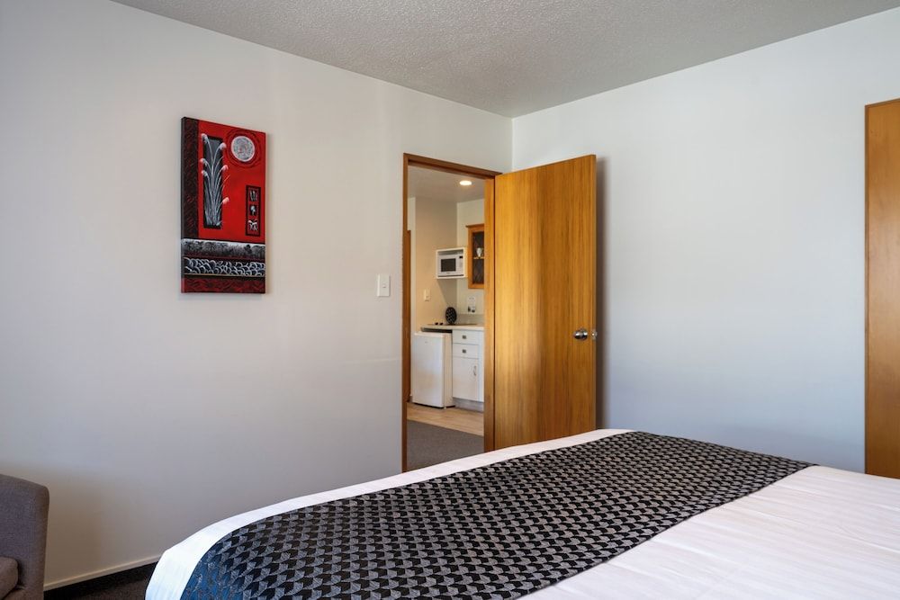 ASURE Highpark Motor Inn Two Bedroom Apartment 2